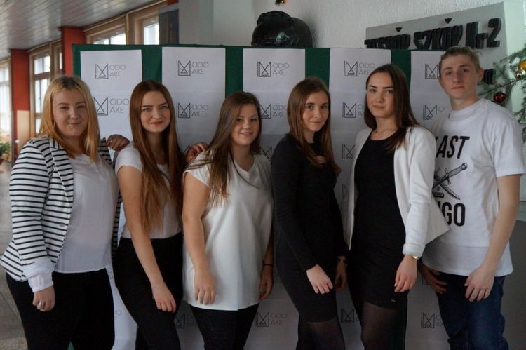Młodzi projektanci mody zaprezentowali swoją pierwszą kolekcję, Zespół Szkół nr 2 w Jastrzębiu-Zdroju