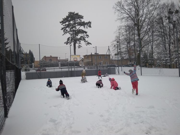 Blisko setka dzieci wzięła udział w zimowisku z SP4, SP nr 4 w Jastrzębiu-Zdroju