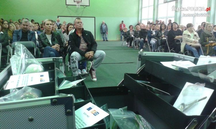 W jastrzębskich szkołach odbyły się spotkania „Drugstop”, KMP w Jastrzębiu-Zdroju