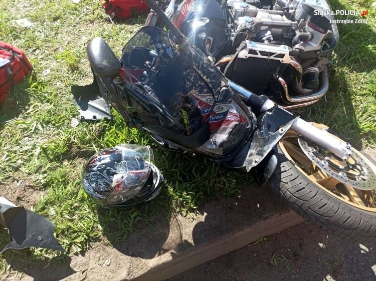 Groźny wypadek na alei. Motocyklista poważnie poszkodowany, KMP Jastrzębie