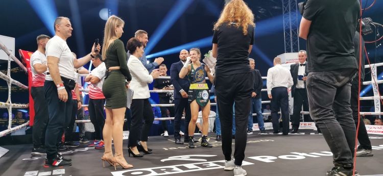 Zrobiła to! Laura Grzyb obroniła tytuł Mistrzyni Europy, FB: Laura Grzyb/boxingphotos.pl, Miasto Jastrzębie-Zdrój