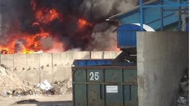 Ul Norwida: płonie sortownia śmieci![wideo]