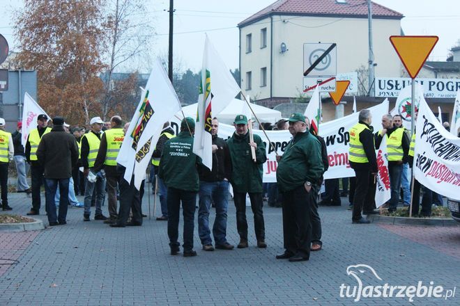 Protestujący blokowali wjazd na parking pod siedzibą JSW