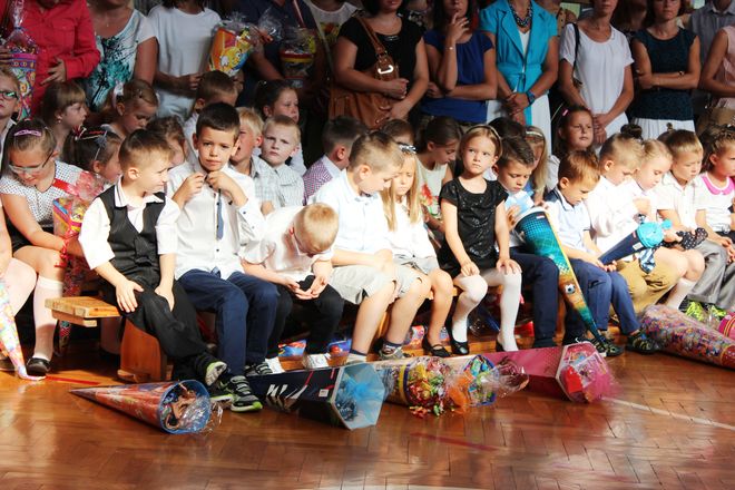 Dzieci rozpoczęły dziś rok szkolny, Patrycja Wróblewska-Wojda; Anna Świderska