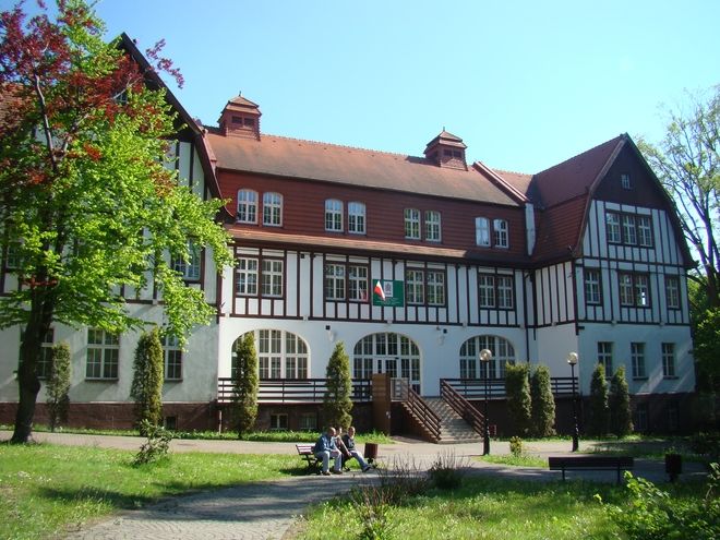 Jedną z możliwości jest nauka w Zamiejscowym Ośrodku Dydaktycznym Akademii Górniczo – Hutniczej w Jastrzębiu-Zdroju. 