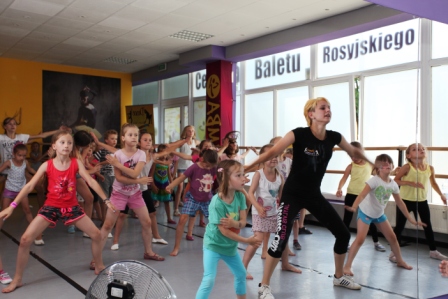 W Dance Passion dzieci poznały disco dance, materiały prasowe