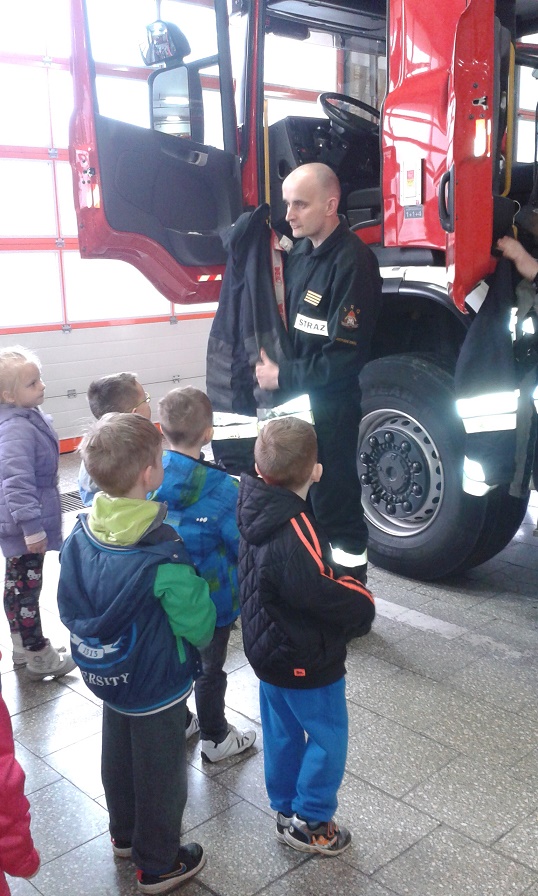 Przedszkolaki z wizytą u strażaków, materiały prasowe PP 6 