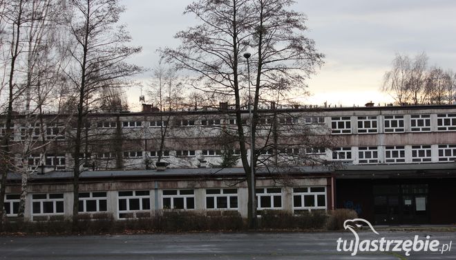 Budynek szkoły przy ul. Kaszubskiej od lat stoi pusty