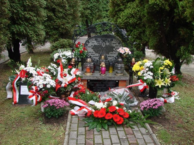 Na cmentarzu komunalnym w Ruptaie znajduje się m.in. pomnik Sybiraków