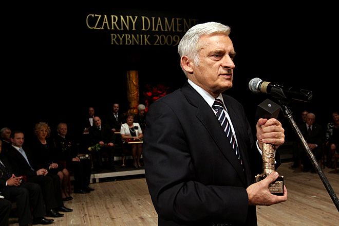 W gronie laureatów Czarnych Diamentów z poprzednich lat jest m.in. prof. Jerzy Buzek
