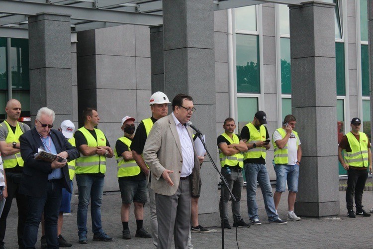 Zarząd Iza nam wybrała, prawie spółkę zaorała - manifestacja przed siedzibą JSW, Aleksandra Bienias