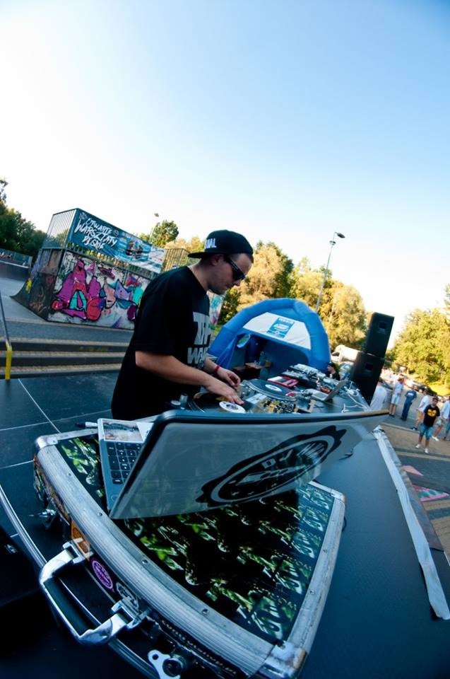 Skatepark rozbrzmiał muzyką. Młodzież uczyła się DJ’skiego fachu, materiały prasowe MOSiR Jastrzębie-Zdrój