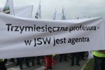 Zarząd Iza nam wybrała, prawie spółkę zaorała - manifestacja przed siedzibą JSW, 