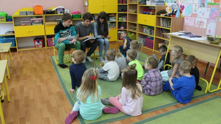 Gimnazjaliści czytali przedszkolakom książki, Zespół Szkół nr 1 w Jastrzębiu-Zdroju