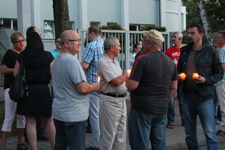 Protest mieszkańców przed Sądem Rejonowym w Jastrzębiu-Zdroju, pww