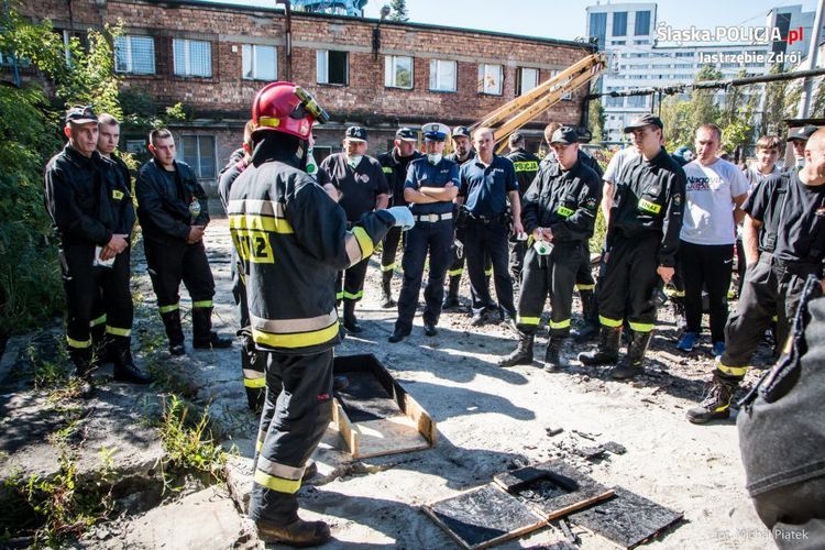 Policjanci ze strażakami ćwiczyli gaszenie pożarów, Michał Piątek
