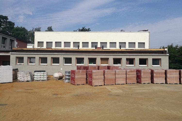Jastrzębie Górne: trwa termomodernizacja szkoły i budowa przedszkola, MK