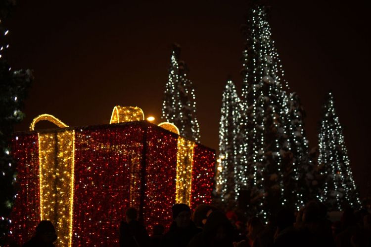 W Jastrzębiu uruchomiono ozdoby świąteczne. Był też Święty Mikołaj! [GALERIA], Kamil Budniok