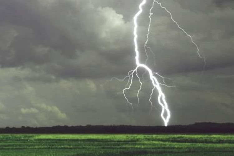 Meteorolodzy ostrzegają przed burzami z gradem i intensywnymi opadami deszczu, 
