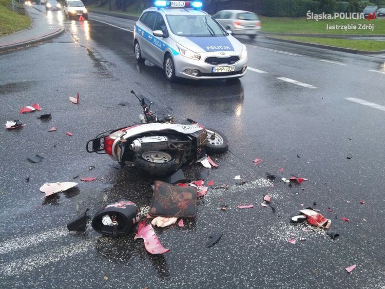 Jastrzębie-Zdrój: osobówka uderzyła w skuter. Motorowerzysta trafił do szpitala, KMP Jastrzębie-Zdrój