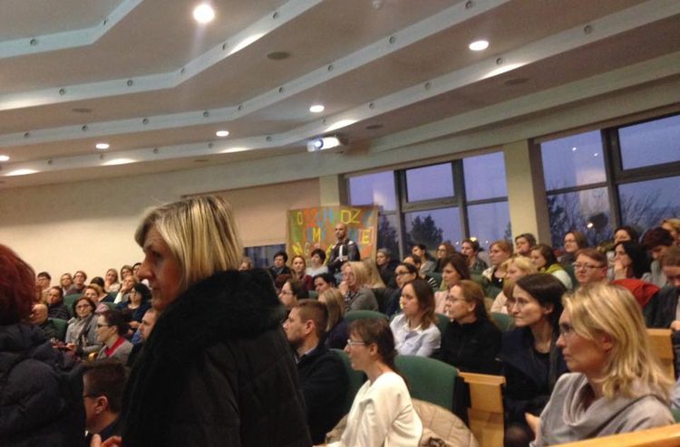 Co dalej z edukacją w mieście? Tłumy rodziców przyszły na spotkanie z kuratorem oświaty, Szymon Klimczak - źródło: FB