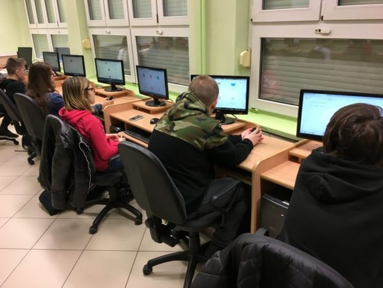Grupa uczniów „Sobieskiego” rozpoczęła przygodę z programowaniem, ZS nr 6 w Jastrzębiu-Zdroju