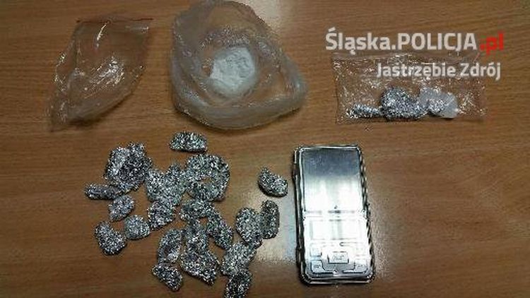 Jastrzębianin trzymał w mieszkaniu kilkaset działek narkotyków, KMP w Jastrzębiu-Zdroju