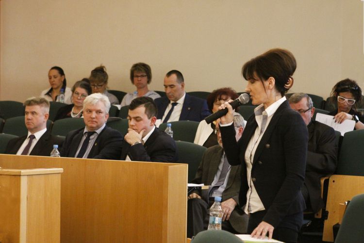 Opozycja odrzuciła inwestycje za 30 mln złotych. Kością niezgody jest Dom Solidarności, Piotr Kędzierski