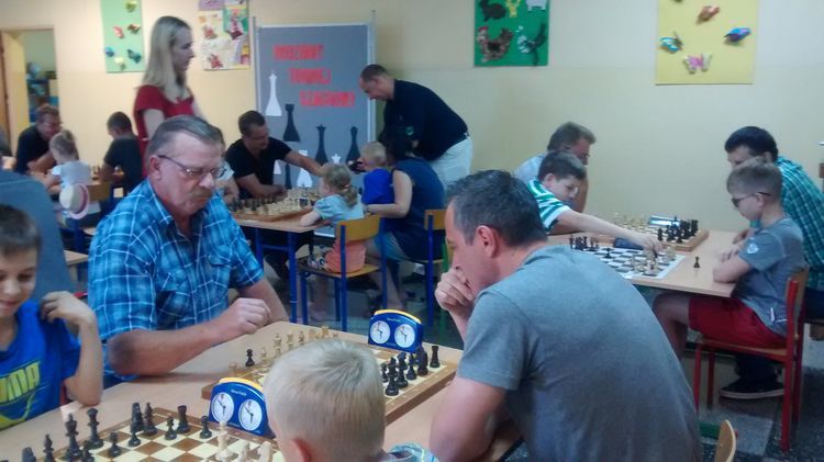 Jastrzębskie rodziny rozegrały turniej szachowy, ZS nr 8 w Jastrzębiu-Zdroju