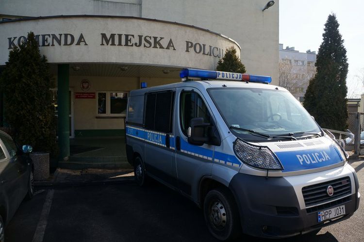 Oszustwo na policjanta: dzięki czujności pracownicy banku, 70-latka nie straciła 40 tysięcy złotych, 