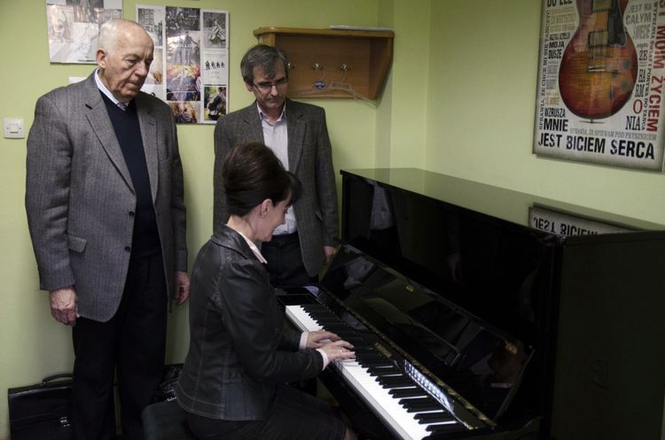 Miasto kupiło szkole muzycznej pianino za 37 tysięcy zł, UM Jastrzębie Zdrój
