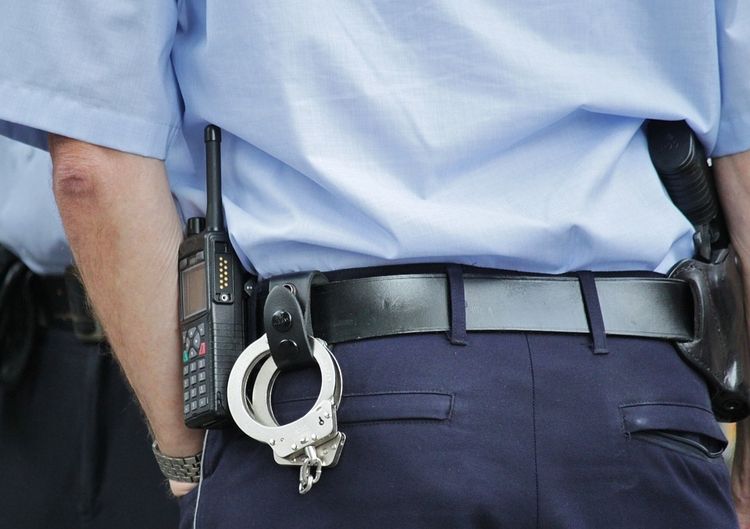 Policjant z Jastrzębia aresztowany za hodowlę konopi. Zatrzymali go jastrzębscy mundurowi, 