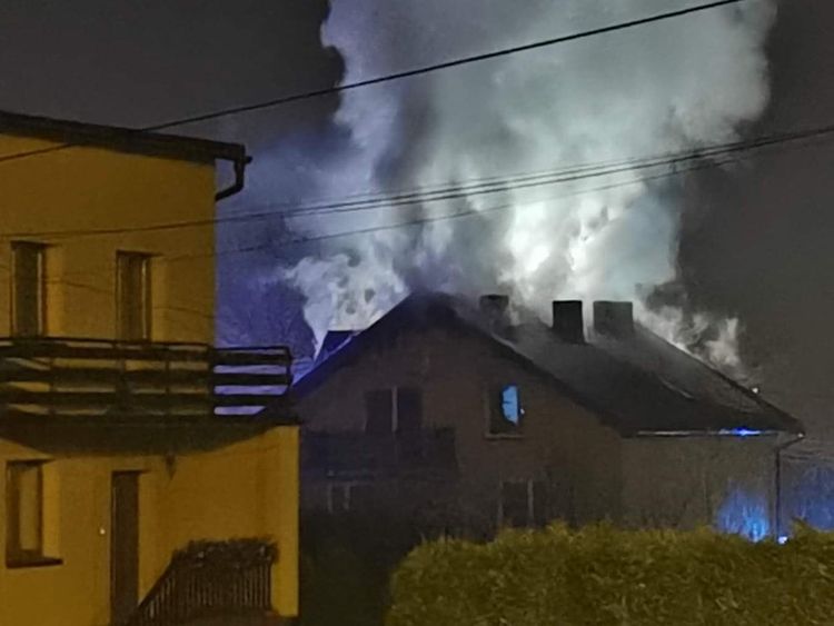 Ul. Wesoła: palił się budynek jednorodzinny, Jastrzębie-Zdrój - Informacje Drogowe 24h
