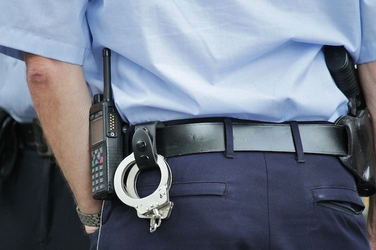 Policja interweniowała z powodu braku maseczki, pixaby