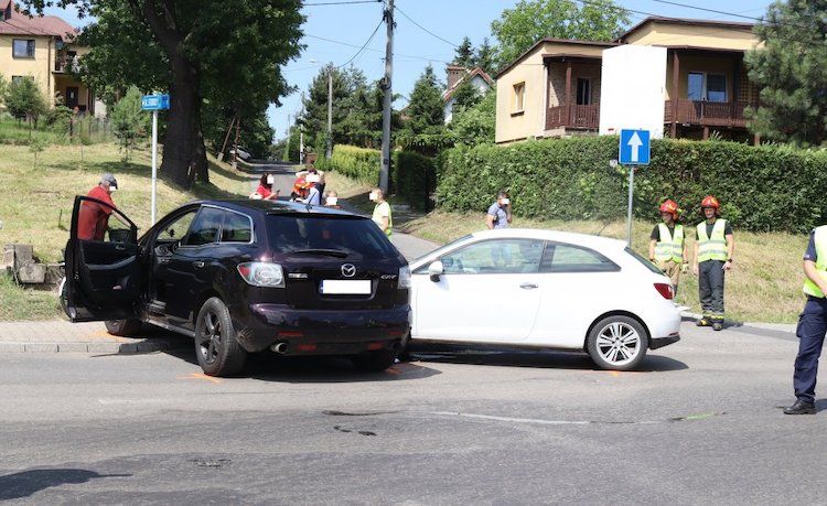 Nieostrożność kierującej przyczyną wypadku na Pszczyńskiej, KMP Jastrzębie - Zdrój
