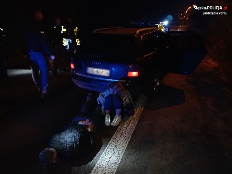 Policjant oddał strzały w stronę kierowcy audi, KMP Jastrzębie