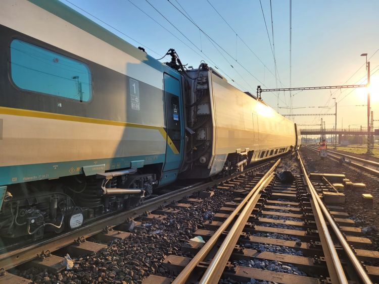 Bogumin: Śmiertelny wypadek z udziałem pociągu w Czechach. Opóźnienia w Polsce, HZS Moravskoslezského kraje