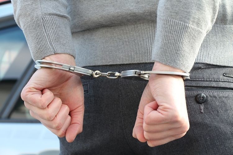 Policjant w drodze do pracy pomógł zatrzymać sprawcę rozboju, archiwum
