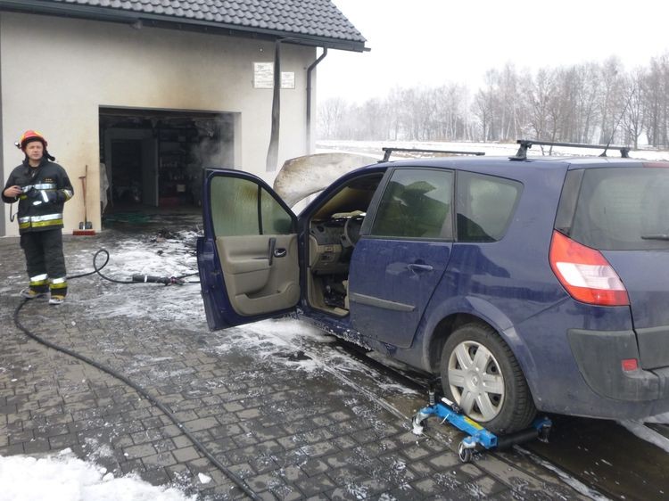 Pożar samochodu w Szerokiej, KM PSP w Jastrzębiu-Zdroju
