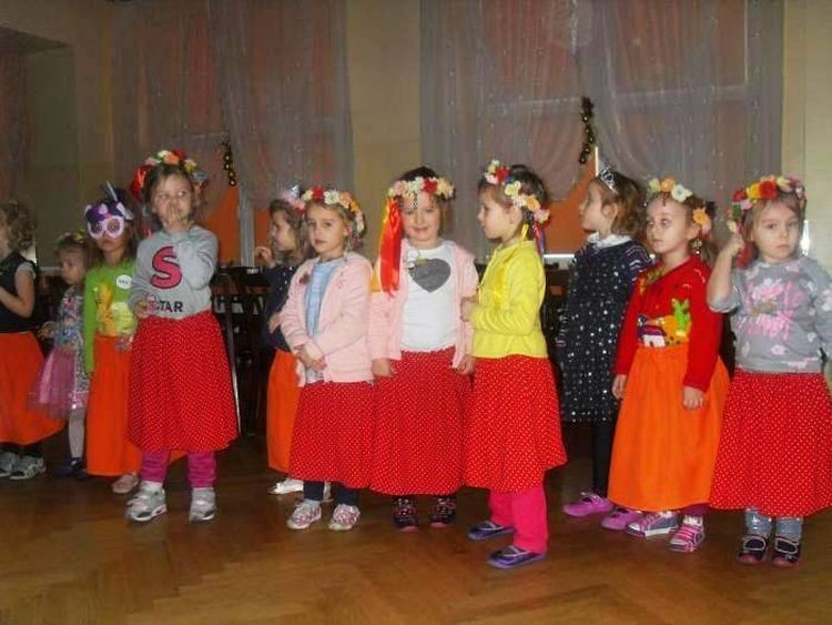 Dzieci z jastrzębskiego przedszkola bawiły się na ludowym balu, Przedszkole nr 18 w Jastrzębiu-Zdroju