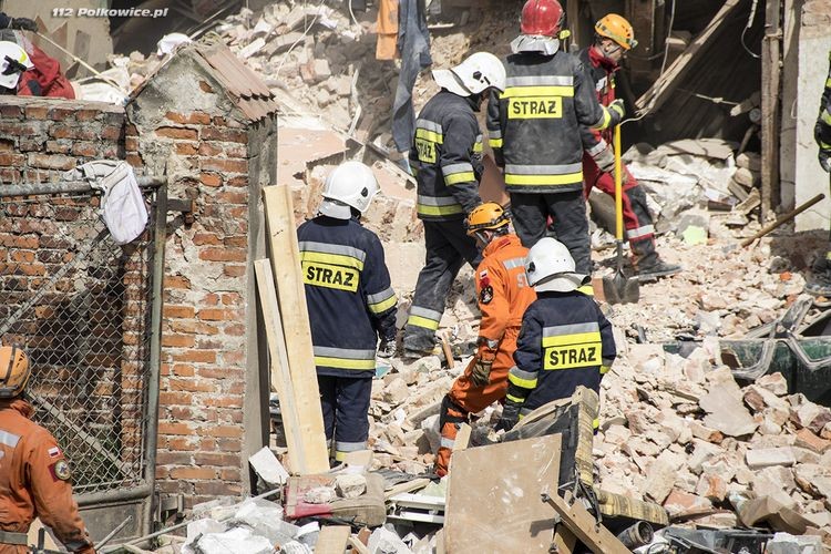 Jastrzębscy strażacy pomagali wydobywać ludzi spod gruzów w Świebodzicach, http://www.112polkowice.com.pl/