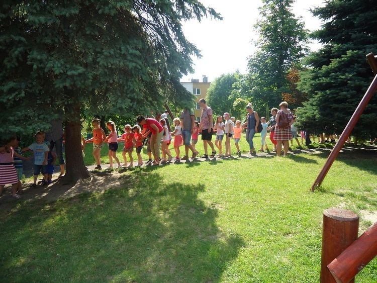 Jastrzębskie rodziny integrowały się na przedszkolnym pikniku, Przedszkole nr 2 w Jastrzębiu-Zdroju