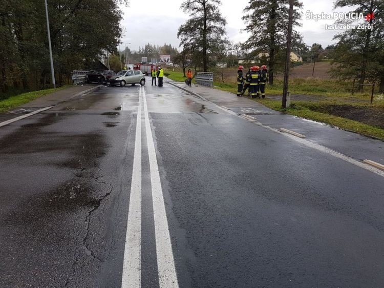 Zderzenie dwóch samochodów na ul. Cieszyńskiej, KMP w Jastrzębiu-Zdroju