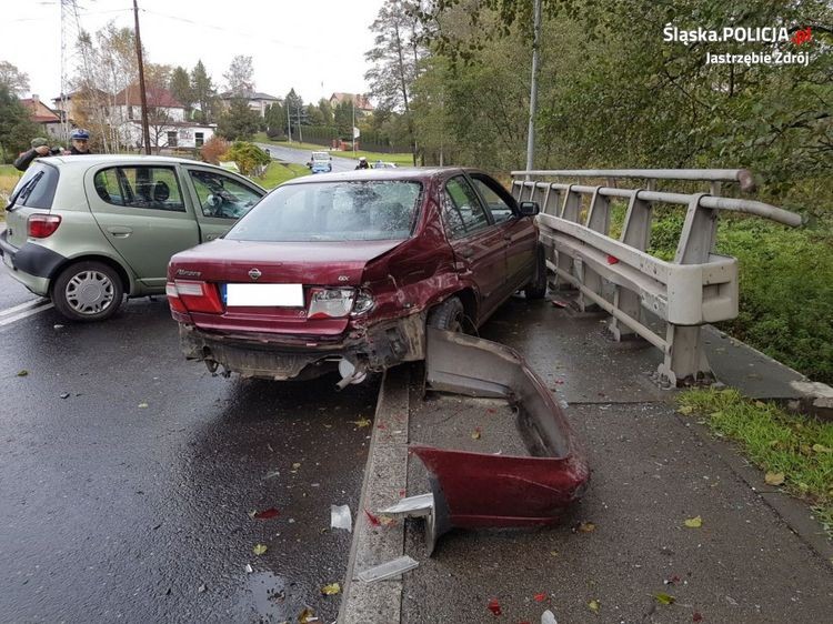 Wypadek na ul. Cieszyńskiej. 5 osób trafiło do szpitala, KMP w Jastrzębiu-Zdroju
