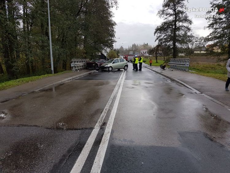 Wypadek na ul. Cieszyńskiej. 5 osób trafiło do szpitala, KMP w Jastrzębiu-Zdroju