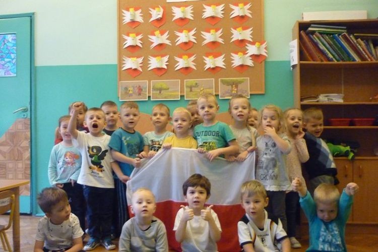Maluchy z P18 obchodziły Święto Niepodległości przez cały tydzień, Przedszkole nr 18 w Jastrzębiu-Zdroju