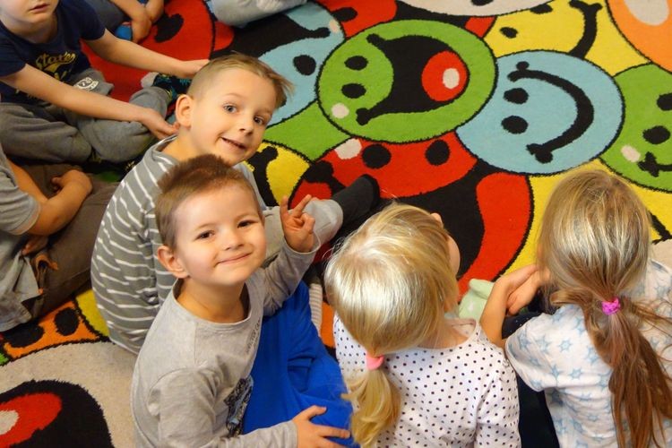 Dzieci z P2 odebrały specjalny prezent od św. Mikołaja, Przedszkole nr 2 w Jastrzębiu-Zdroju