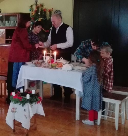 Dzieci z P2 poznały śląskie tradycje i zwyczaje związane z Bożym Narodzeniem, Przedszkole nr 2 w Jastrzębiu-Zdroju