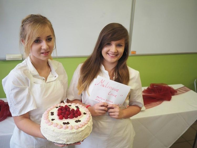 To były słodkie Walentynki w „Dwójce”. Uczniowie upiekli torty, ZS nr 2 w Jastrzębiu-Zdroju