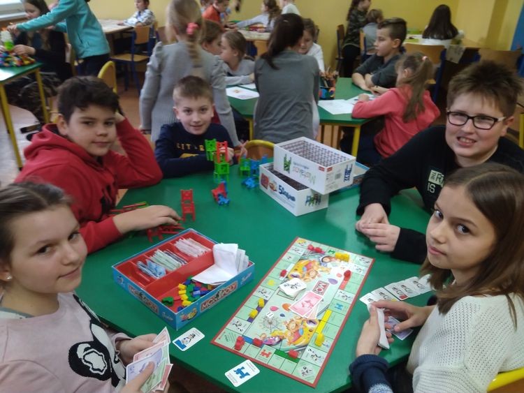 Blisko setka dzieci wzięła udział w zimowisku z SP4, SP nr 4 w Jastrzębiu-Zdroju
